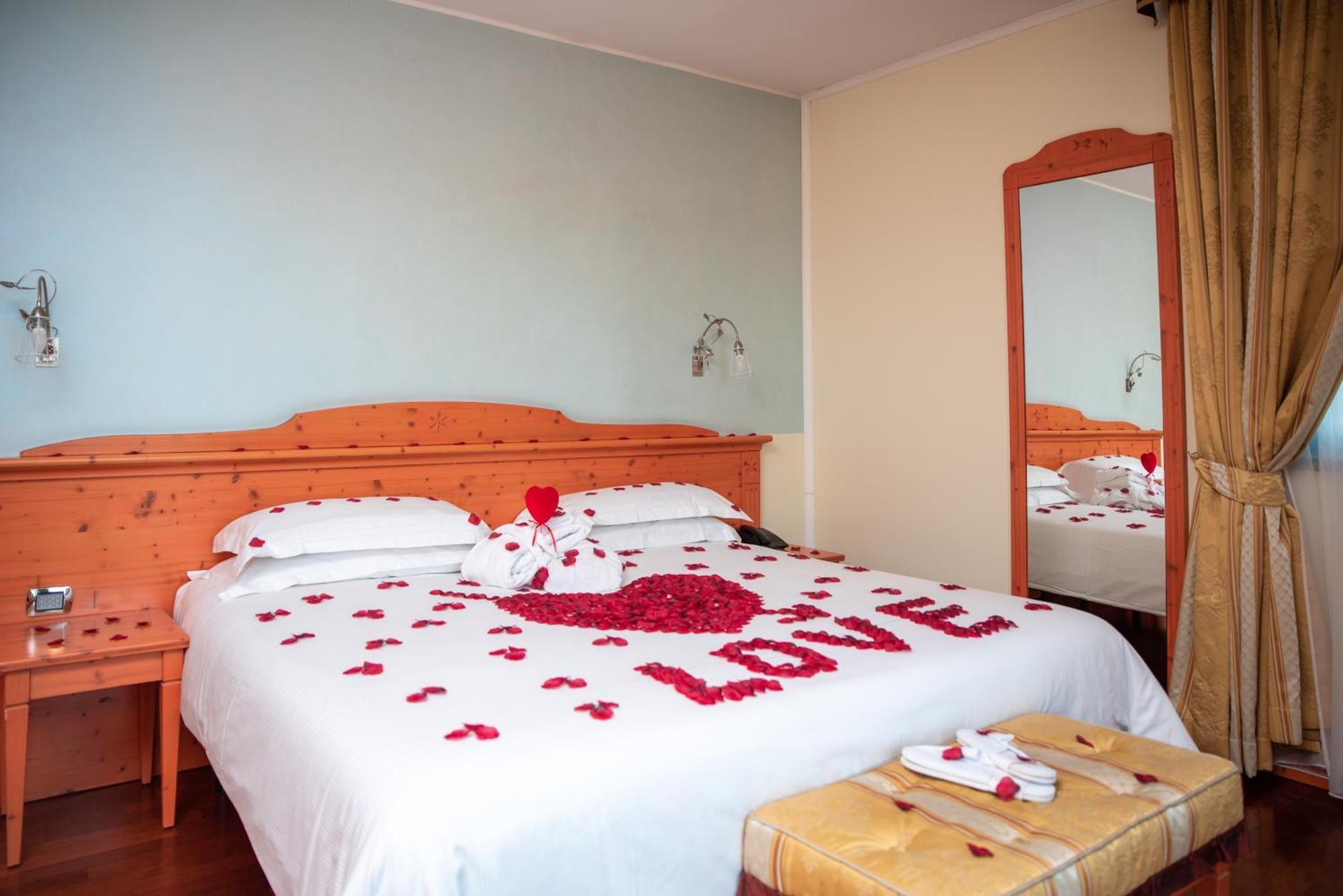 Hotel Residence Montelago Ternate  Exterior foto